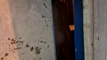 Dögös anyuci engedélyezte hogy megrakja a mostoha kölyke de az bele is lövellt a nunijába Thumb