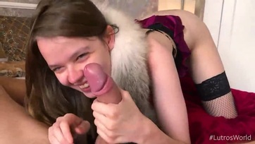 Cuki ajkú 18 éves tini lányka gondosan szopikál a casting-en Thumb