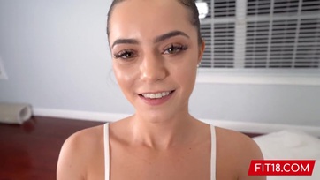 Vékony és gyönyörű fiatal ribi szex casting-on vett részt Thumb
