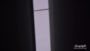 A szexis nevelőanyukájára zsebhokizott a pokróc alatt, de anyuka hálistennek vidáman rácsücsült a péniszére Thumb