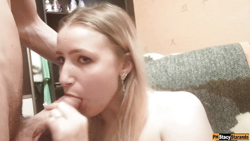 A tinilány videóra vette amint leszopizza a faszija fütyijét Thumb