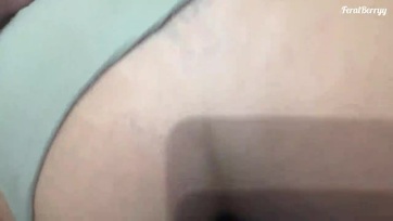 Becsúsztattam a cimborám hitvesének popsikájába és szerteszéjjel tüzeltem a borostás vagináját Thumb