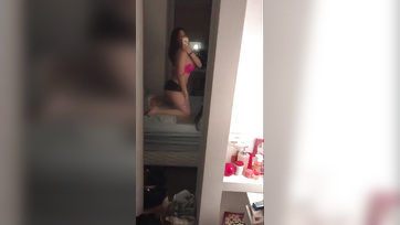 Kívánnivaló kínai csajok mutogatják magukat a kamerába - pornóvideó kollekció Thumb