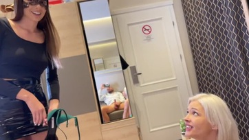 A szexi hazai szöszike cicus és a szexis barátosnője kollektíven cuclizták le a bula párjának répáját Thumb