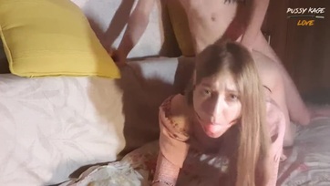 Bedagadt a dákóm mialatt a kedvesem pornóra élvezkedett aztán durván lebasztam a kis nunusát Thumb