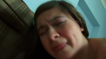 A bűbájos 18 éves tini suna engedte a mostoha bátyójának hogy megpakolja a kis popóját Thumb