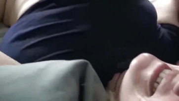 A fickómat nem zsenírozta hogy a szeme láttára baszarintott meg egy keménytökű színes bőrű legény Thumb